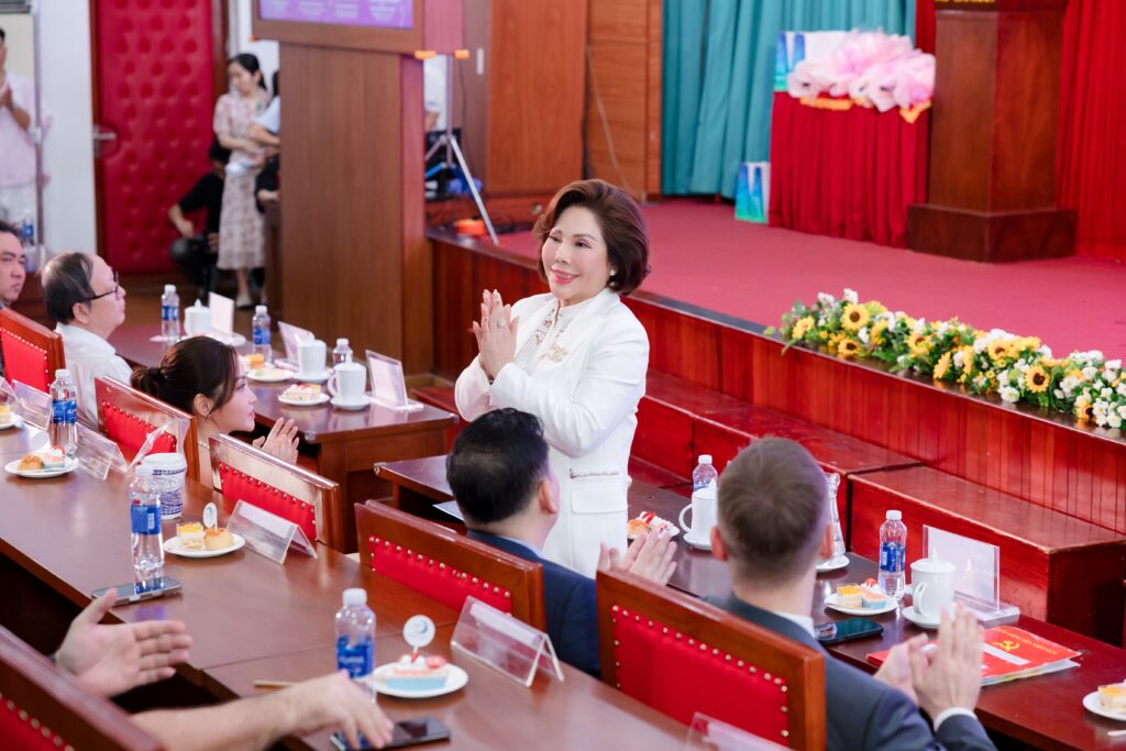 Tái sinh làn da & Điều hoà sắc tố: Bio-hacking chiến lược mới trong ứng dụng điều trị