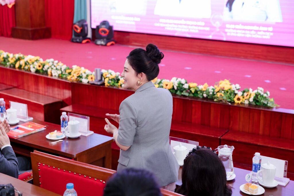 Học thuật chuyên sâu, cảm xúc bùng nổ, kết nối cộng đồng, tổ chức chuyên nghiệp,… là những lời phản hồi đầy hạnh phúc mà BTC chúng tôi nhận được sau Hội thảo khoa học "Tái sinh làn da & Điều hoà sắc tố: Bio-hacking chiến lược mới trong ứng dụng điều trị" 2 Tái sinh làn da & Điều hoà sắc tố: Bio-hacking chiến lược mới trong ứng dụng điều trị