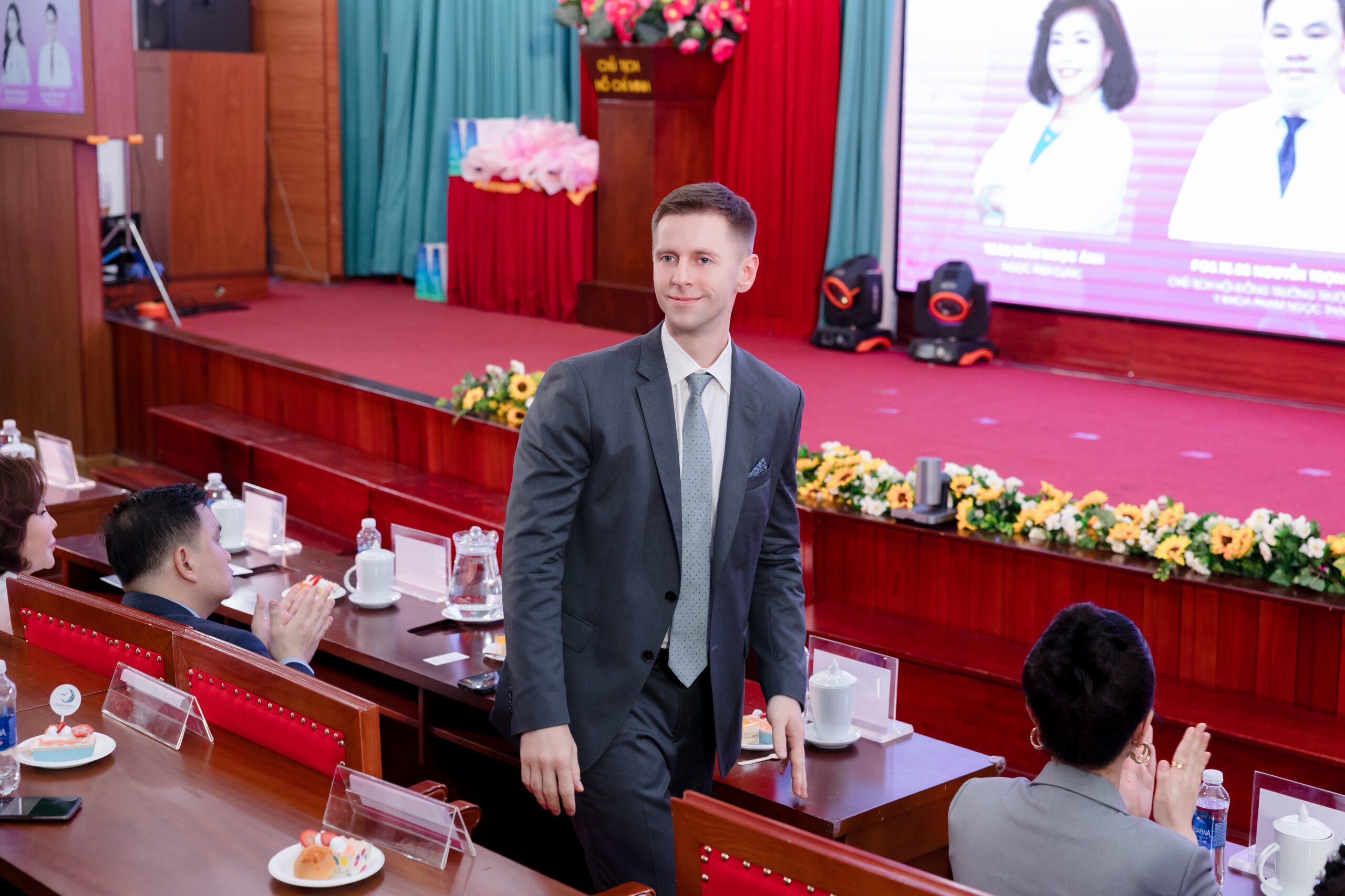 Tái sinh làn da & Điều hoà sắc tố: Bio-hacking chiến lược mới trong ứng dụng điều trị