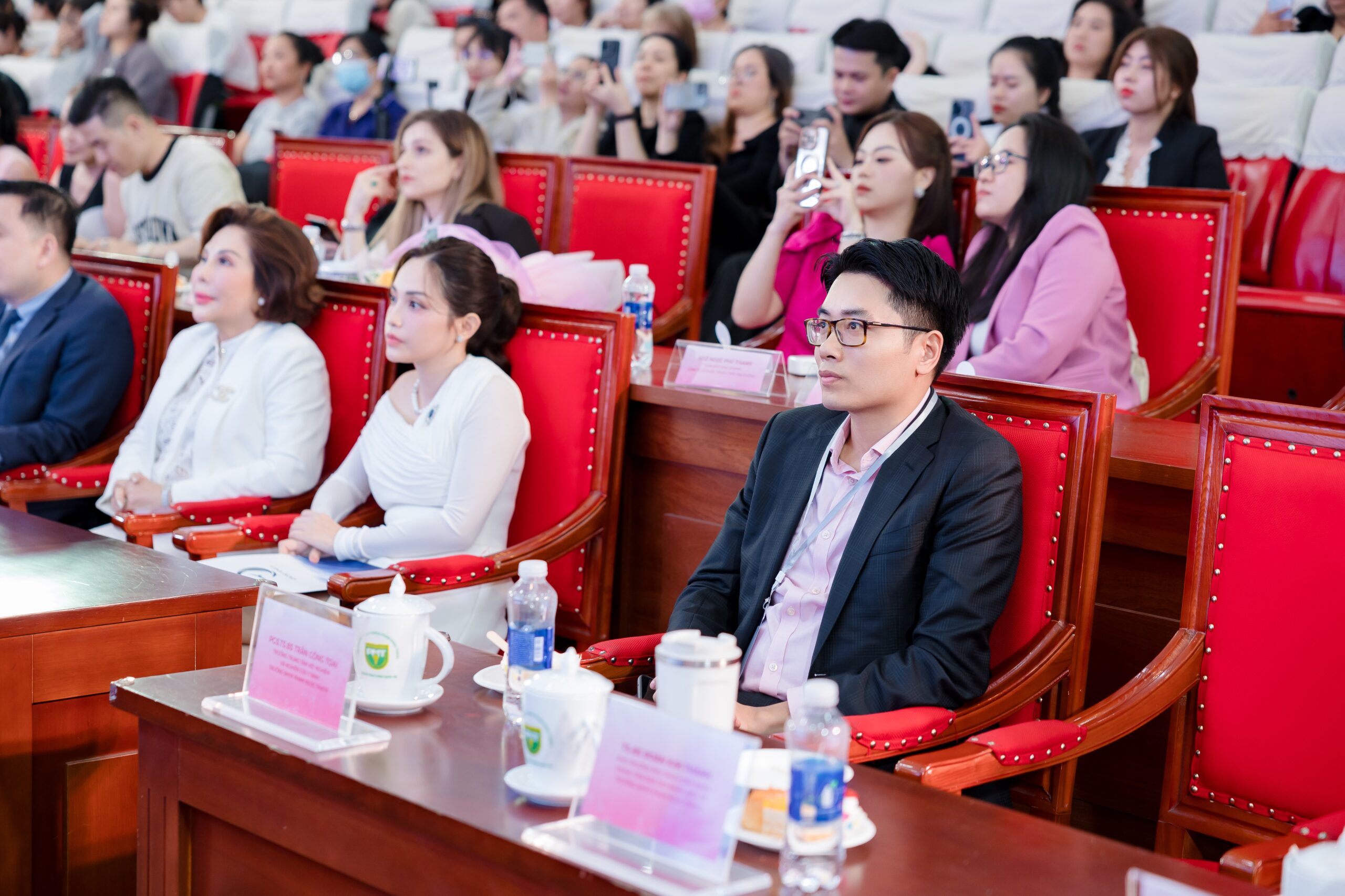 Tái sinh làn da & Điều hoà sắc tố: Bio-hacking chiến lược mới trong ứng dụng điều trị